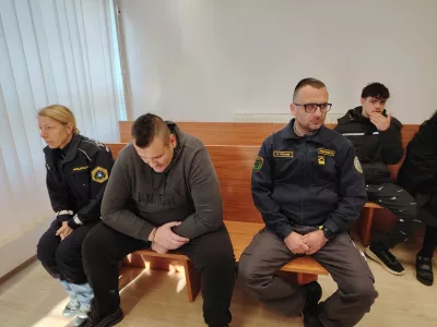V sodni dvorani je bil tokrat prisoten zgolj obdolženi Tim Novak. F Mojca Marot