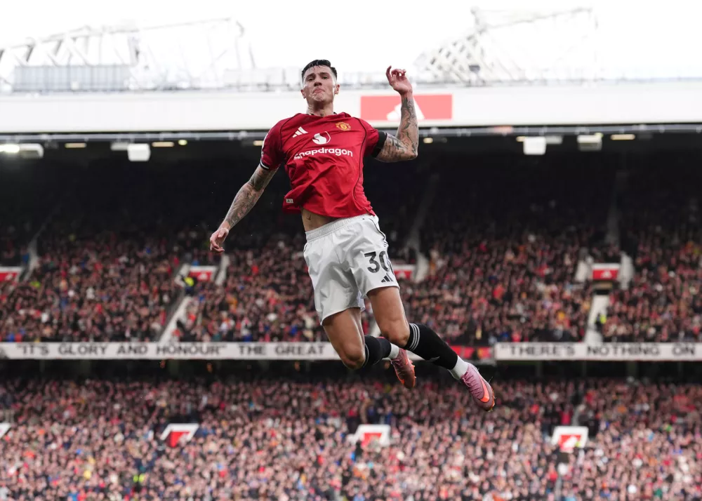 04 October 2025, United Kingdom, Manchester: Manchester United's Benjamin Sesko celebrates scoring his side's second goal during the English Premier League soccer match between Manchester United and Sunderland at Old Trafford. Photo: Martin Rickett/PA Wire/dpa