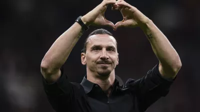 STADIO GIUSEPPE MEAZZA, MILAN, ITALY - 2023/06/04: Zlatan Ibrahimovic of AC Milan greets the fans during a farewell ceremony following the Serie A football match between AC Milan and Hellas Verona FC. Swedish football player Zlatan Ibrahimovic announced his retirement from football at the age of 41 following his team AC Milan's season finale 3-1 victory over Hellas Verona FC. (Photo by Nicolò Campo/LightRocket via Getty Images)