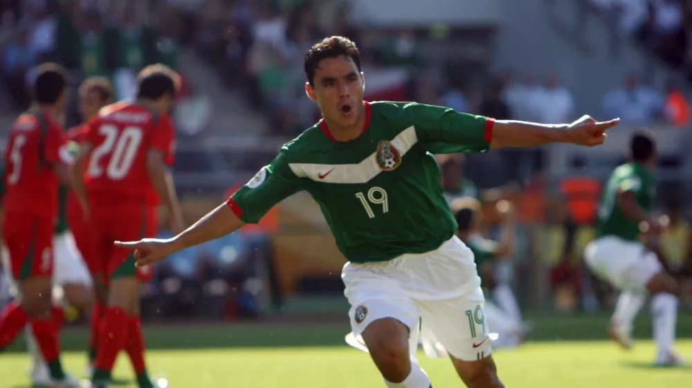 Mexico's Omar Bravo celebrates his goal against Iran during their Group D World Cup 2006 soccer match in Nuremberg June 11, 2006. FIFA RESTRICTION - NO MOBILE USE  (GERMANY)   REUTERS/Michael Dalder