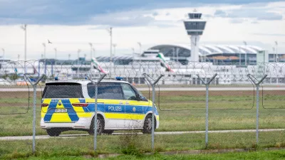 04 October 2025, Bavaria, Munich: A police vehicle drives on the grounds of Munich Airport. After sightings of drones, flight operations were resumed on Saturday morning. Photo: Armin Weigel/dpa