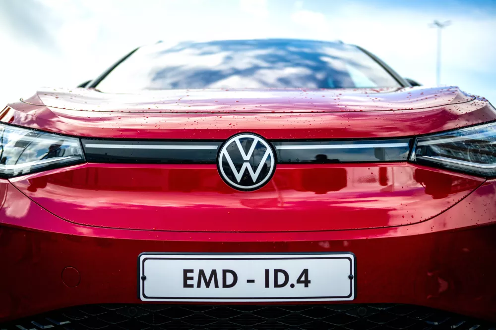 FILED - 11 September 2024, Lower Saxony, Emden: The ID.4 produced in Emden is pictured on the Volkswagen factory premises. The company has raised the prices of the 2025 model of the ID.4 electric car. Photo: Sina Schuldt/dpa
