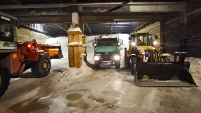 skladi&scaron;če soli za posipanje cest - vozni park KPL- zimska služba KPL - Komunalno podjetjje Ljubljana - pluženje - sneg - zima 2013//FOTO: Tomaž Skale