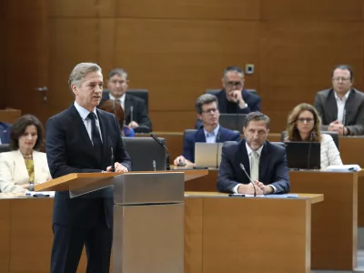 Predsednik vlade Rober Golob in Minister za finance Klemen Bo&scaron;tjančič6.10.2025 - izredna seja DZ, na kateri bodo predstavili proračunski memorandum 2026-2027, predlog sprememb proračuna RS za leto 2026 in predlog proračuna RS za leto 2027; DZ,Foto: Luka Cjuha