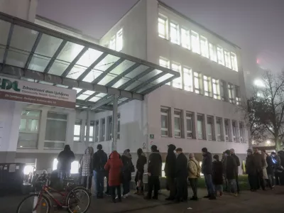  sprejem novih pacientov &ndash; vrsta do dveh novih zdravnic, ki bosta sprejeli 2.500 pacientov,&nbsp;- 06.01.2023 - Zdravstveni dom ZD Bežigrad, Kržičeva ulica 10 v Ljubljani&nbsp;//FOTO: Luka Cjuha