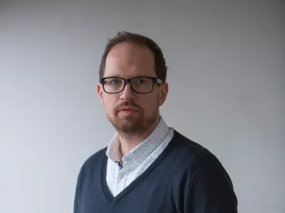 .Tomaž Klip&scaron;teter, komentator - dopisna    - Dnevnik 2016 - portreti za komentarje in kolumne - komentatorji - novinarji - novinar -  //FOTO: Maja Marko