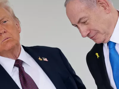 U.S. President Donald Trump welcomes Israeli Prime Minister Benjamin Netanyahu at the White House in Washington, D.C., U.S., September 29, 2025. REUTERS/Jonathan Ernst   TPX IMAGES OF THE DAY