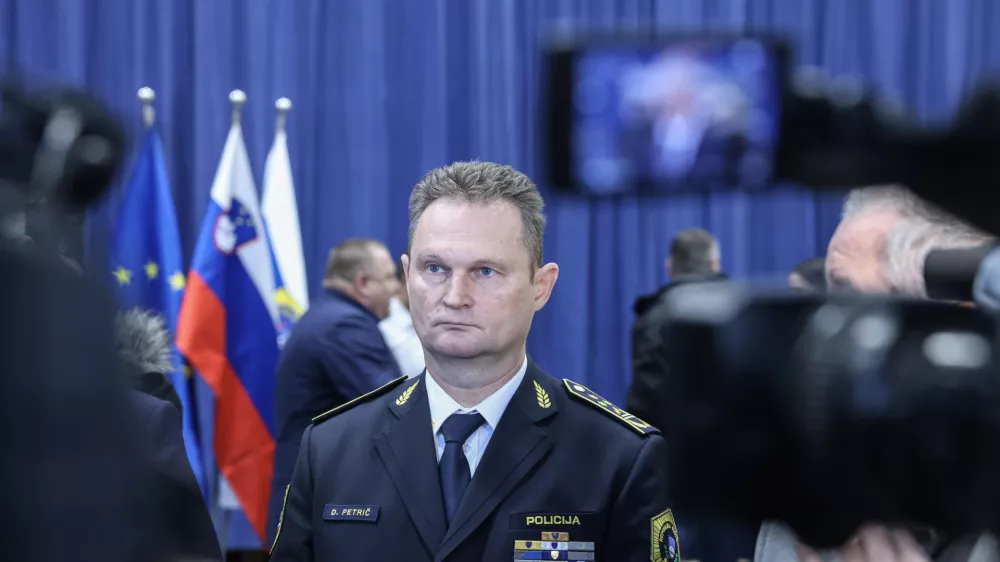 Bo&scaron;tjan Poklukar, Damjan Petrič- 12.02.2025 - Policija je nagradila 66 izjemnih posameznikov, ki so v najrazličnej&scaron;ih okoli&scaron;činah pomagali re&scaron;evati življenja ljudi - podelitev, policija, hrabrost, požrtvovalnost, priznanja//FOTO: Jaka Gasar