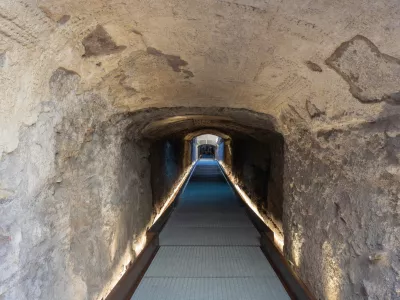 Rim, Kolosej, komodov prehod