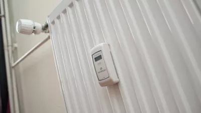 - centralno ogrevanje - delilnik stro&scaron;kov toplote - daljinsko odcitavanje vrednosti porabe -merilec - radiator //FOTO: Tomaž Zajel&scaron;nik