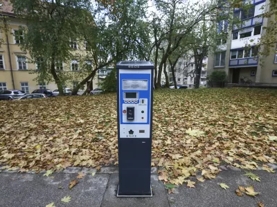 25.11.2024 - Parkomat - parkiranje - bala cona - plačljivo parkirno mestoFOTO: LUK A CJUHA