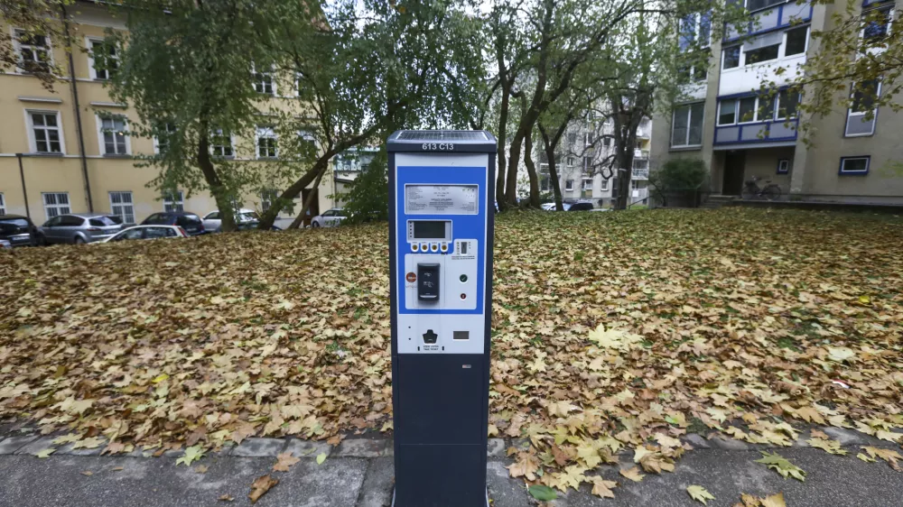 25.11.2024 - Parkomat - parkiranje - bala cona - plačljivo parkirno mestoFOTO: LUK A CJUHA