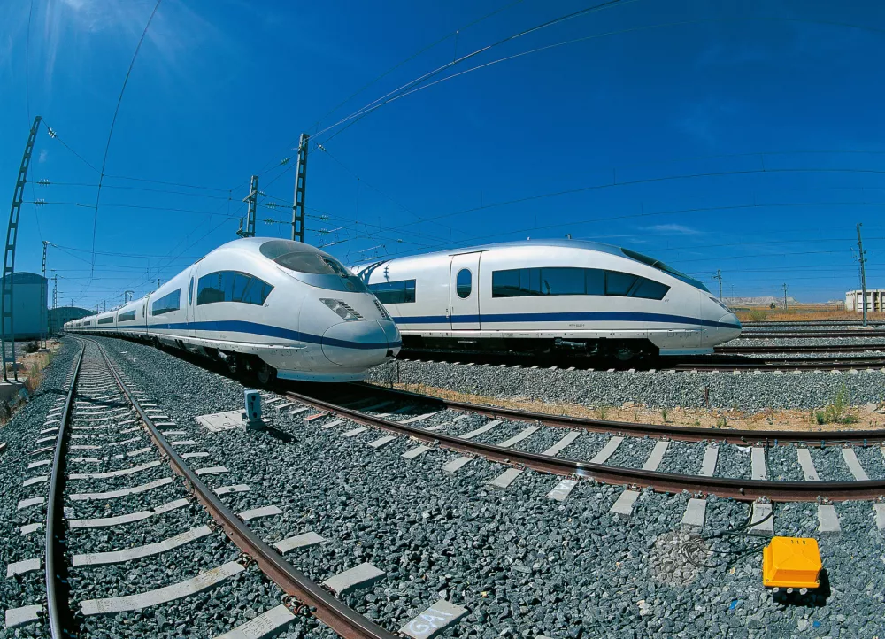 The Velaro is the fastest series-produced train in the world. In the future the Spanish National Railway Renfe will operate the Siemens Velaro high-speed trainset at a regular speed of 350 km/h. Last September, the Velaro reached the world record speed of 404 km/h.Der Velaro E ist der schnellste Serienzug der Welt. Die spanische Eisenbahn Renfe will den Hochgeschwindigkeitszug Velaro von Siemens demn&auml;chst mit einer regul&auml;ren Betriebsgeschwindigkeit von 350 Kilometern pro Stunde fahren lassen. Im vergangenen September erreichte der Velaro bei einer Testfahrt sogar die Weltrekordgeschwindigkeit von 404 km/h.