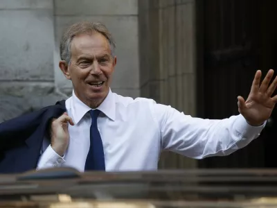 Former British Prime Minister Tony Blair arrives before giving evidence before the Leveson Inquiry into the ethics and practices of the media at the High Court in central London May 28, 2012. Tony Blair's decision to openly court Rupert Murdoch to win power and ensure favourable coverage during his decade-long tenure as British prime minister will come under scrutiny when he faces a media inquiry on Monday. REUTERS/Stefan Wermuth (BRITAIN - Tags: POLITICS CRIME LAW)