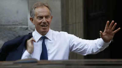 Former British Prime Minister Tony Blair arrives before giving evidence before the Leveson Inquiry into the ethics and practices of the media at the High Court in central London May 28, 2012. Tony Blair's decision to openly court Rupert Murdoch to win power and ensure favourable coverage during his decade-long tenure as British prime minister will come under scrutiny when he faces a media inquiry on Monday. REUTERS/Stefan Wermuth (BRITAIN - Tags: POLITICS CRIME LAW)