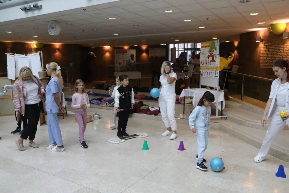 9.10.2025 - Teden otroka - Pediatrična klinika - Gibanje - motorika - &scaron;olski otroci - telovadbaFoto: Luka Cjuha