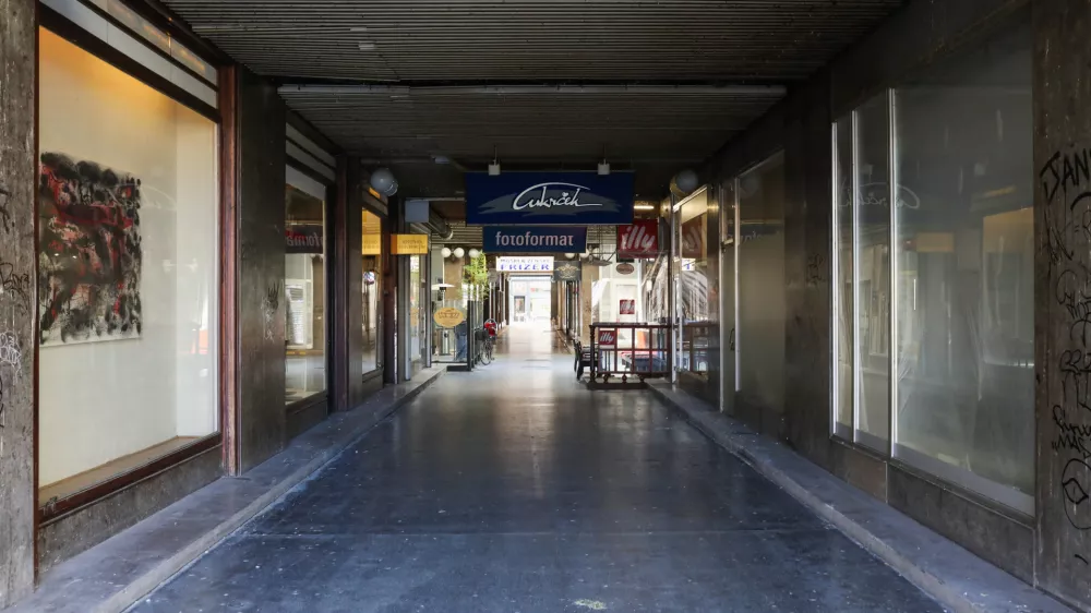 - Pasaža s strani &Scaron;tefanove ulice.13.03.2024. - Reportaža o težavah v pasaži Nebotičnika.//FOTO: Bojan Velikonja / Foto: Bojan Velikonja