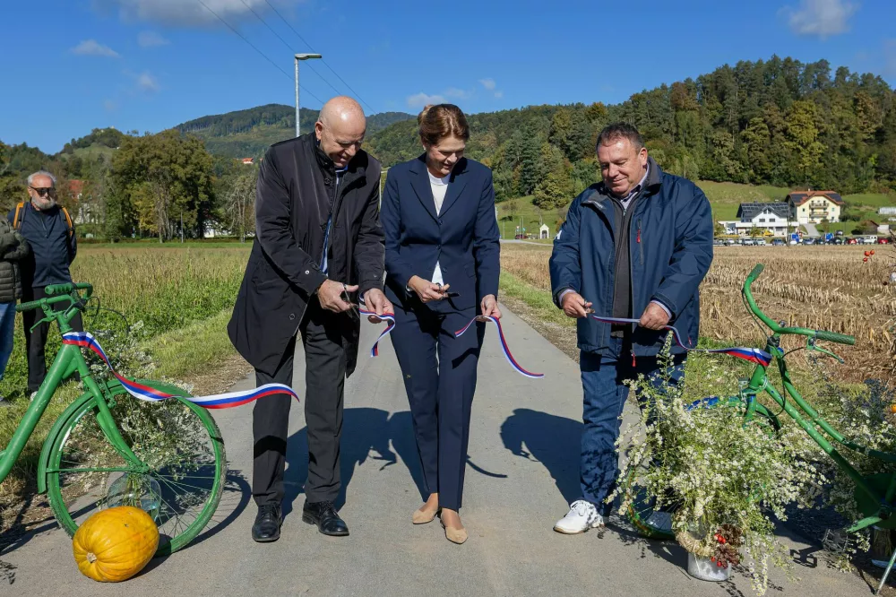 V Dobrni odprli nove kilometre kolesarskih povr&scaron;in