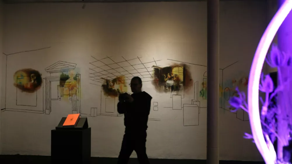 Sveta knjiga stripa v prostoru