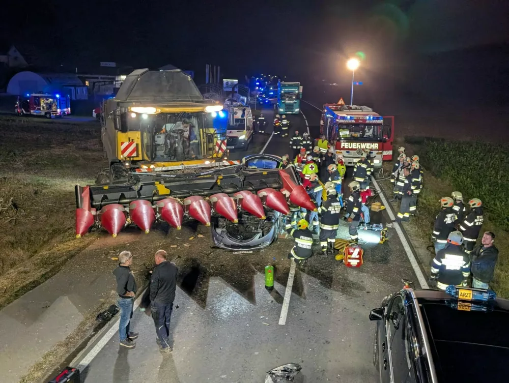 Z avtom v kombajn. Foto: Prostovoljno gasilsko dru&scaron;tvo iz Kirchberga ob Rabi