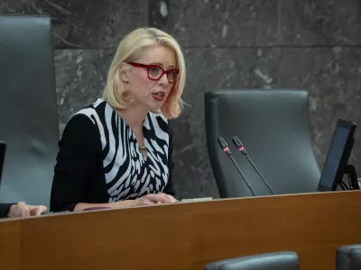 Ljubljana, DZ.Izredna seja DZ, na kateri so obravnavali novelo zakona o vrtcih in obravnavali predlog priporocila v zvezi z resevanjem stanovanjske problematike.Predsednica DZ Urska Klakocar Zupancic.