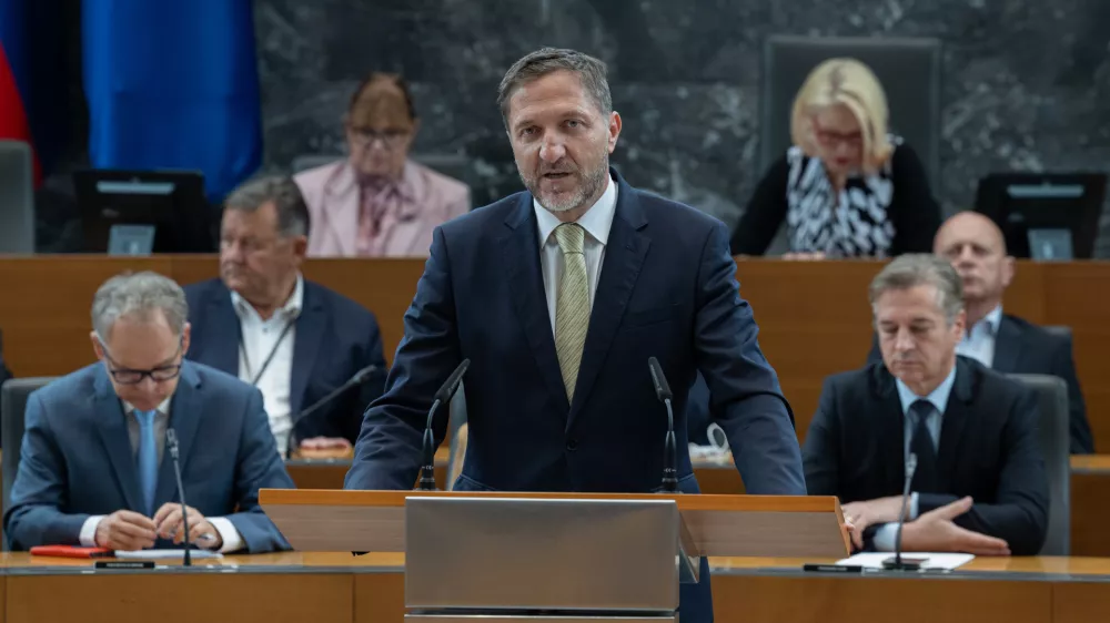 Ljubljana, DZ.Izredna seja DZ, na kateri so predstavili proracunski memorandum 2026-2027, predlog sprememb proracuna RS za leto 2026 in predlog proracuna RS za leto 2027.Minister za finance Klemen Bostjancic.