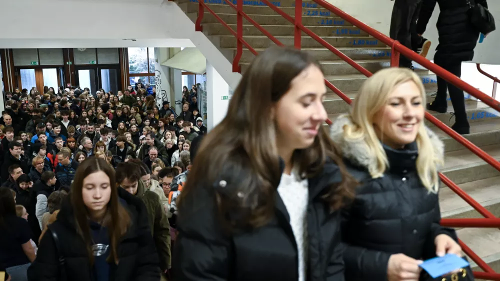 Gimnazija BežigradDijakiMladinaMladi&Scaron;ola&scaron;olanjeučenjenapredekprijateljstvo14.02.2025 Informativni dan na srednjih &scaron;olah in fakultetahFOTO: Nik Erik Neubauer