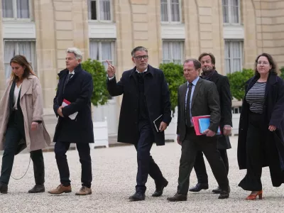 From left, French Green Party leader Marine Tondelier, French Communist Party leader Fabien Roussel, French socialist party secretary general Olivier Faure, Stephane Peu, member of French Communist Party, Boris Vallaud, president of the socialist parliament members at the National Assembly, and Cyrielle Chatelain, member of French Green Party arrive for a meeting with French president Emmanuel Macron at the Elysee Palace, in Paris, Friday, Oct. 10, 2025. (AP Photo/Thibault Camus)
