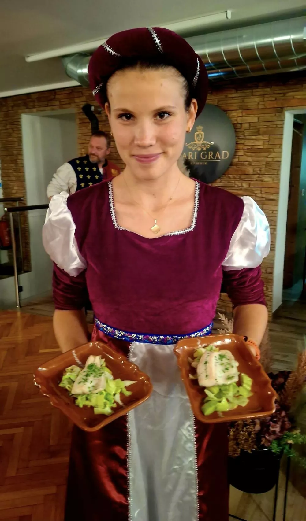 Tematska srednjeve&scaron;ka večerja z najlep&scaron;im razgledom v mestu - Stari grad nad Kamnikom. 