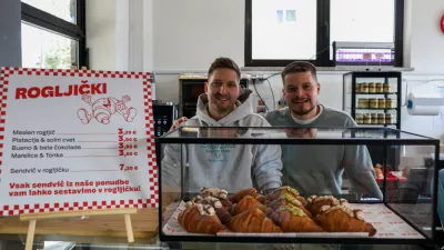 - 09.10.2025. - Anže Kranjec in Rožle Žan Frelih, lastnika fast fooda SLAJS z italijanskim pridihom v &Scaron;kofja Loki.//FOTO: Bojan Velikonja