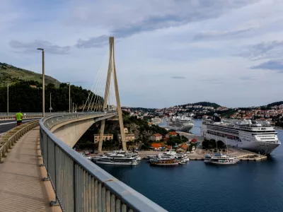 - Na poti od Neuma proti Dubrovniku.- Most Dubrovnik pri Moko&scaron;ici, ki je skraj&scaron;al pot do Dubrovnika.- Hrva&scaron;ka- 27.05.2025. - Reportaža o Jadranski magistrali ob 60. obletnici izgradnje in 70. obletnici začetka gradnje.- Jadranska magistrala, cesta, hrva&scaron;ka obala.OPOMBA: ZA OBJAVO V OBJEKTIVU!//FOTO: Bojan Velikonja