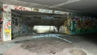 Smrdljiv podhod pri Aleji