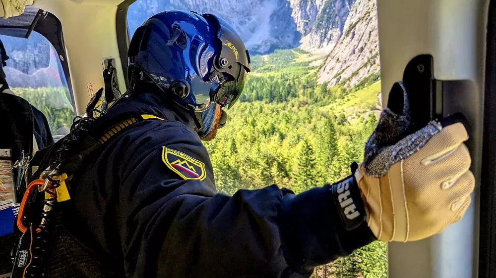 Re&scaron;evalni helikopter, policijski helikopter, nesreča v gorah, gorska nesreča, gore, GRZS, re&scaron;evanjeFoto: PU Kranj