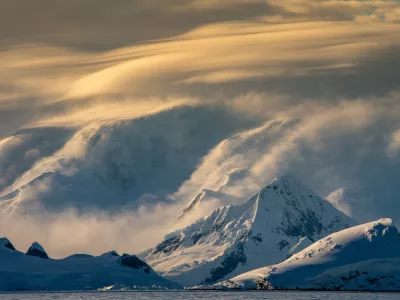 Pogled na gore na Antarktiki / Foto: Istock
