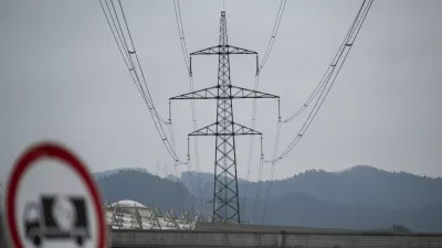 elektrika - simbolična fotografijaelektrično omrežjeomrženinaporaba elektrikedaljnovodelektrična napeljavaVidem11.02.2025 Električno omrežje, okolica BeričevaFOTO: Nik Erik Neubauer