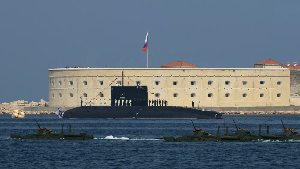 FILE PHOTO: Russian sailors line up on board the diesel-electric submarine "Novorossiysk" during the Navy Day parade in the Black Sea port of Sevastopol, Crimea July 31, 2016. REUTERS/Alexey Pavlishak/File Photo