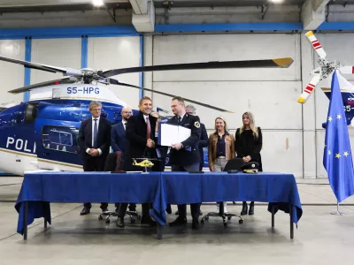 13.10.2025.Podpis pogodbe za nakup 2 helikopterjev Leonardi. za namen re&scaron;evanja. Foto Bojan Velikonja 