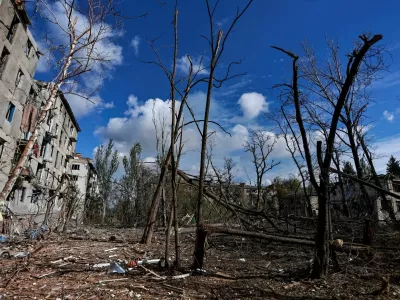 Apartment buildings damaged by Russian military strike, amid Russia's attack on Ukraine, in the frontline town of Kostiantynivka in Donetsk region, Ukraine October 12, 2025.REUTERS/Yan Dobronosov