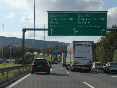 Vlada je &scaron;la pri vinjetah na glavo