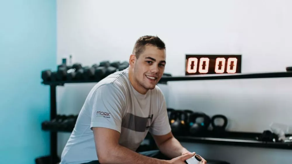 Zlorabil mladoletnico, zato ne sme biti več trener