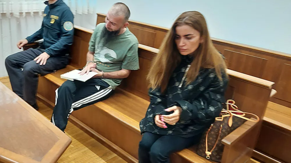 &ldquo;Nitkar&rdquo; pravosodnega policista zmerjal z nacistom in ga napadel