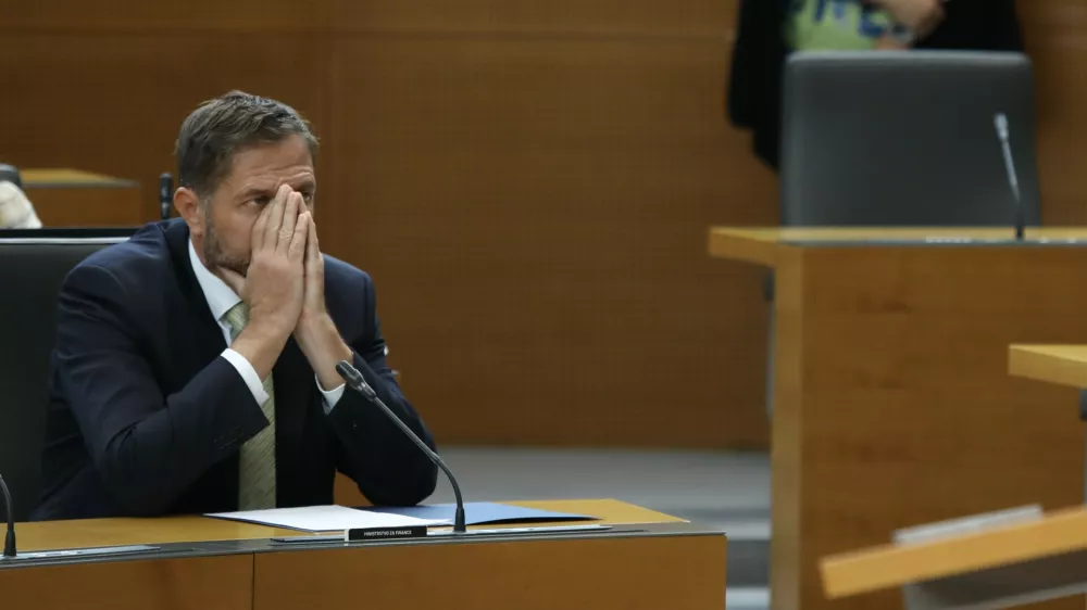 Minister za finance Klemen Bo&scaron;tjančič6.10.2025 - izredna seja DZ, na kateri bodo predstavili proračunski memorandum 2026-2027, predlog sprememb proračuna RS za leto 2026 in predlog proračuna RS za leto 2027; DZ,Foto: Luka Cjuha