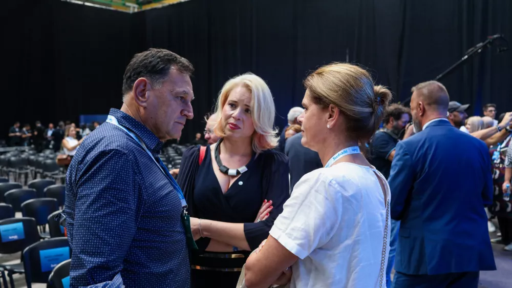  - Andrej Ribič, direktor DARS,- Ur&scaron;ka Klakočar Zupančič, predsednica DZRS,- Alenka Bratu&scaron;ek, ministrica za infrastrukturo,- 19.09.2025. - 5. Kongres Gibanja Svoboda v Kopru.//FOTO: Bojan Velikonja