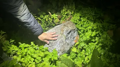 Porast vandalizma: Na tire nastavljajo kamenje, vozičke, prometne znake …