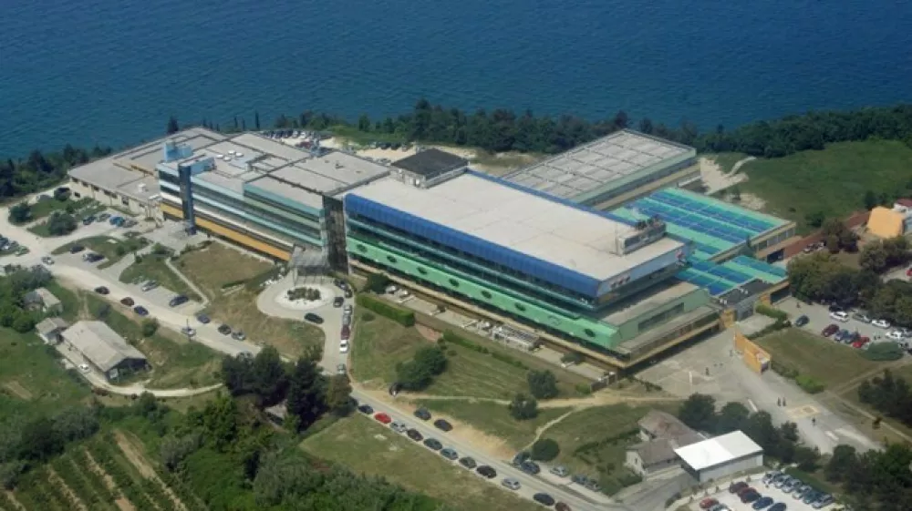 Posnetek bolni&scaron;nice Izola od zgoraj