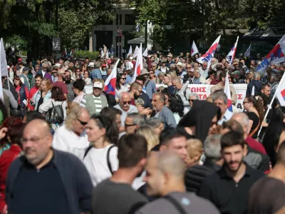 Protesters gather near the Greek parliament, during a one-day strike as parliament debates a government plan to allow employers to extend working hours and other labour reforms, in Athens, Greece, October 14, 2025.REUTERS/Louisa Gouliamaki