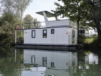 - 20.08.2025 - ogled plavajočih hi&scaron;k na Ljubljanici//FOTO: Jaka Gasar