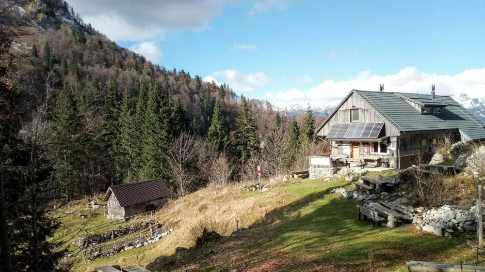 Orožnova koča, planinska koča