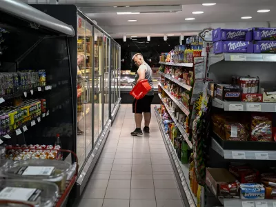 Trgovina atlasnakupovanježivilahranatrgovinetrgovciko&scaron;arica25.06.2025 - Nakupovanje ob nedeljah in praznikih, odprte trgovine. FOTO: Nik Erik Neubauer