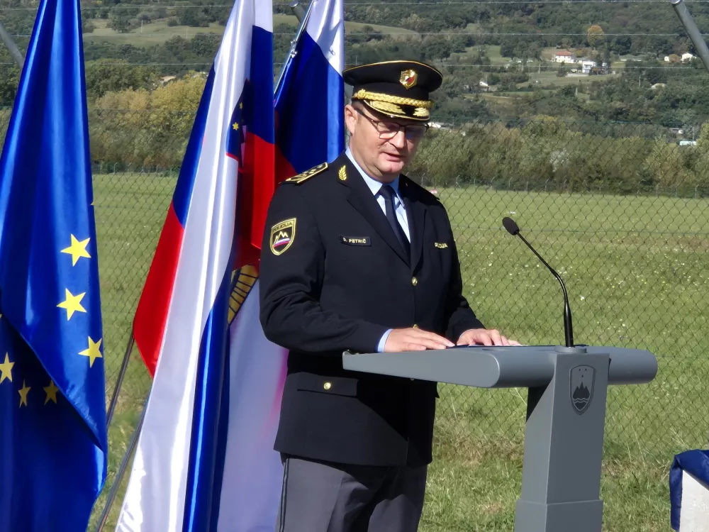Ajdovscina, Logisticni center.Generalni direktor Policije Damjan Petric ob postavitvi temeljnega kamna za novo Policijsko postajo Ajdovscina.
